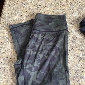 LULULEMON cropped leggings